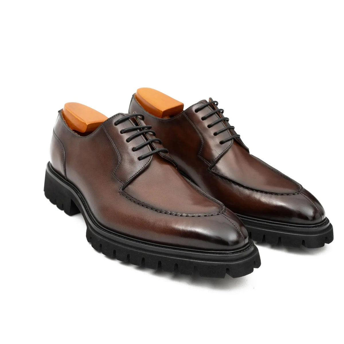 Men's Classic Brown Derby Leather Shoes with Lug Sole
